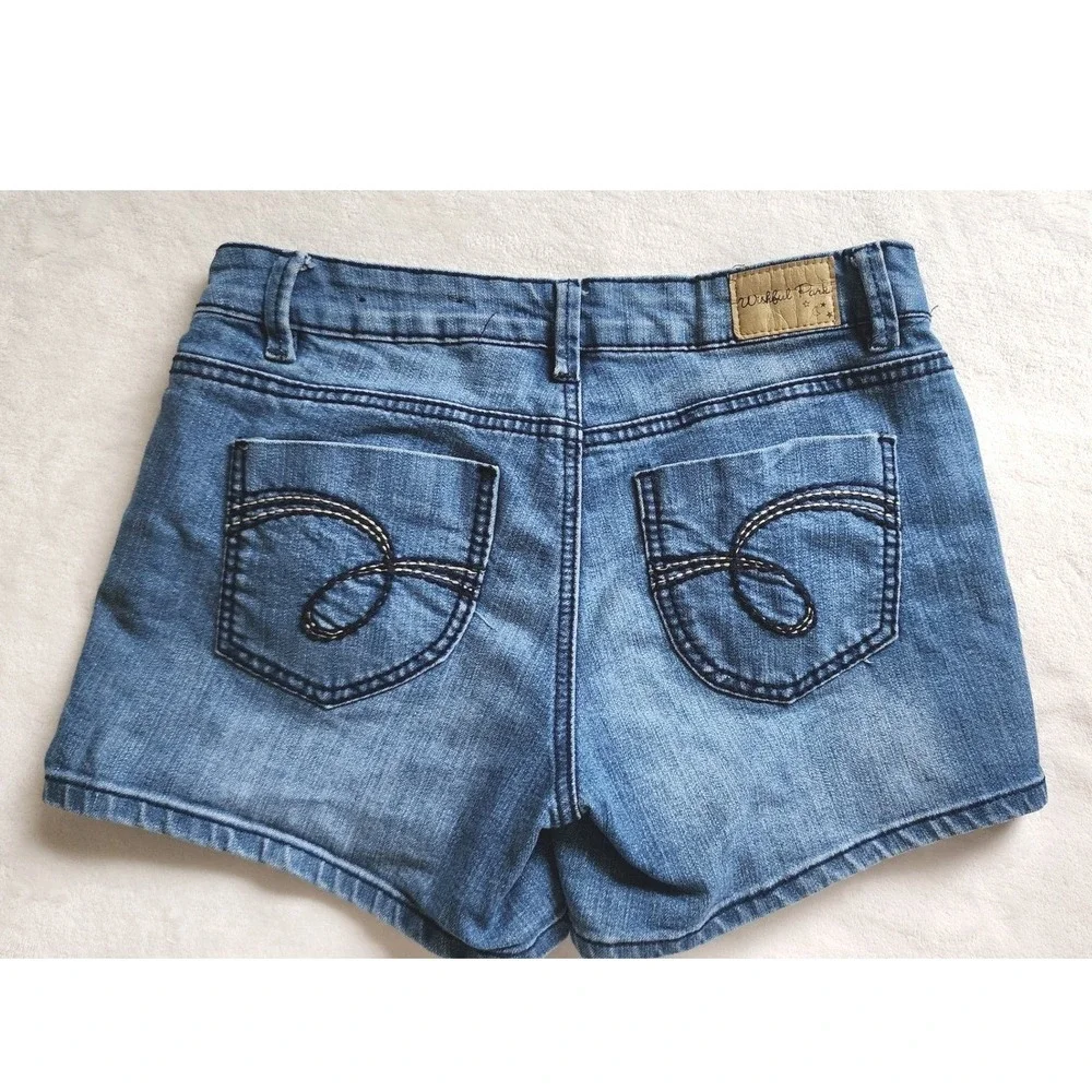 Wishful Park Womens Distressed Y2K Denim Shorts Medium Wash Blue Size 9 JS413354